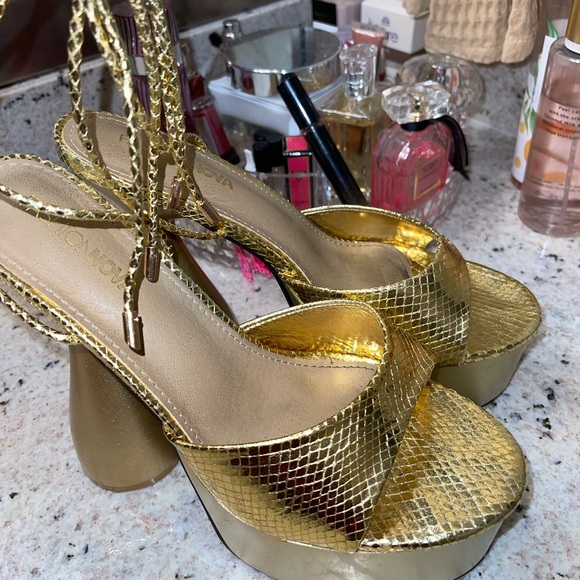 Fashinnova Gold Platform Tie-Up Heels - Picture 5 of 6